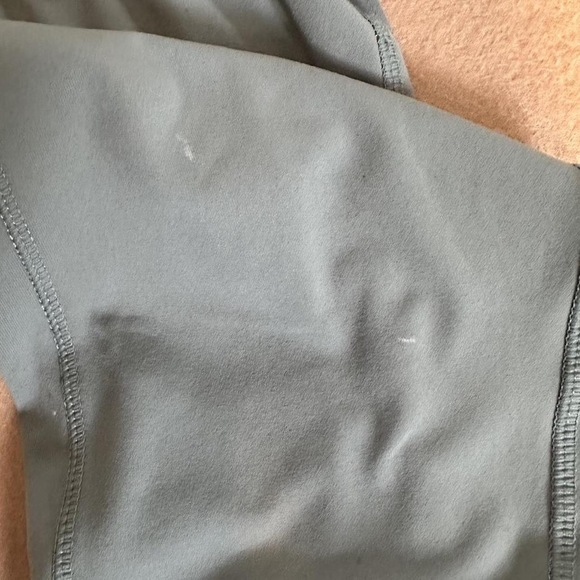 Activewear bundle: top and bottom small - Picture 4 of 6